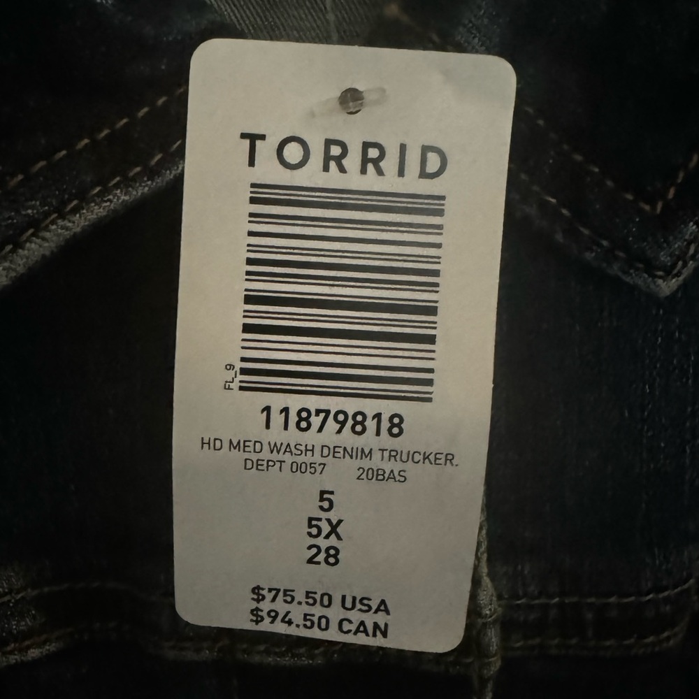 NWT Torrid Denim Trucker Jacket - Medium Wash - Picture 9 of 9
